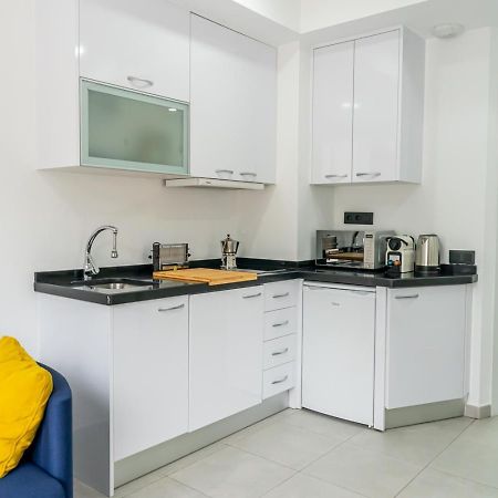 Modern Wave Escape Apartment With Private Parking And Rooftop Pool By Namaste Elite 托雷莫利诺斯 外观 照片