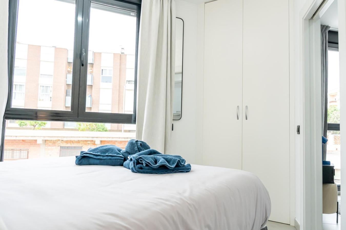 Modern Wave Escape Apartment With Private Parking And Rooftop Pool By Namaste Elite 托雷莫利诺斯 外观 照片