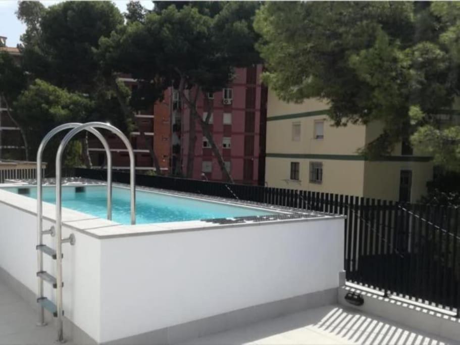 Modern Wave Escape Apartment With Private Parking And Rooftop Pool By Namaste Elite 托雷莫利诺斯 外观 照片